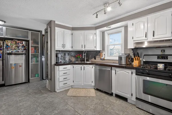 $399,900 | 18990 Rome Road, Addison, MI 49220