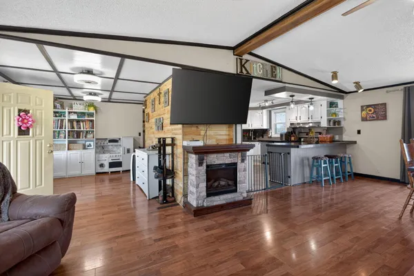 $399,900 | 18990 Rome Road, Addison, MI 49220