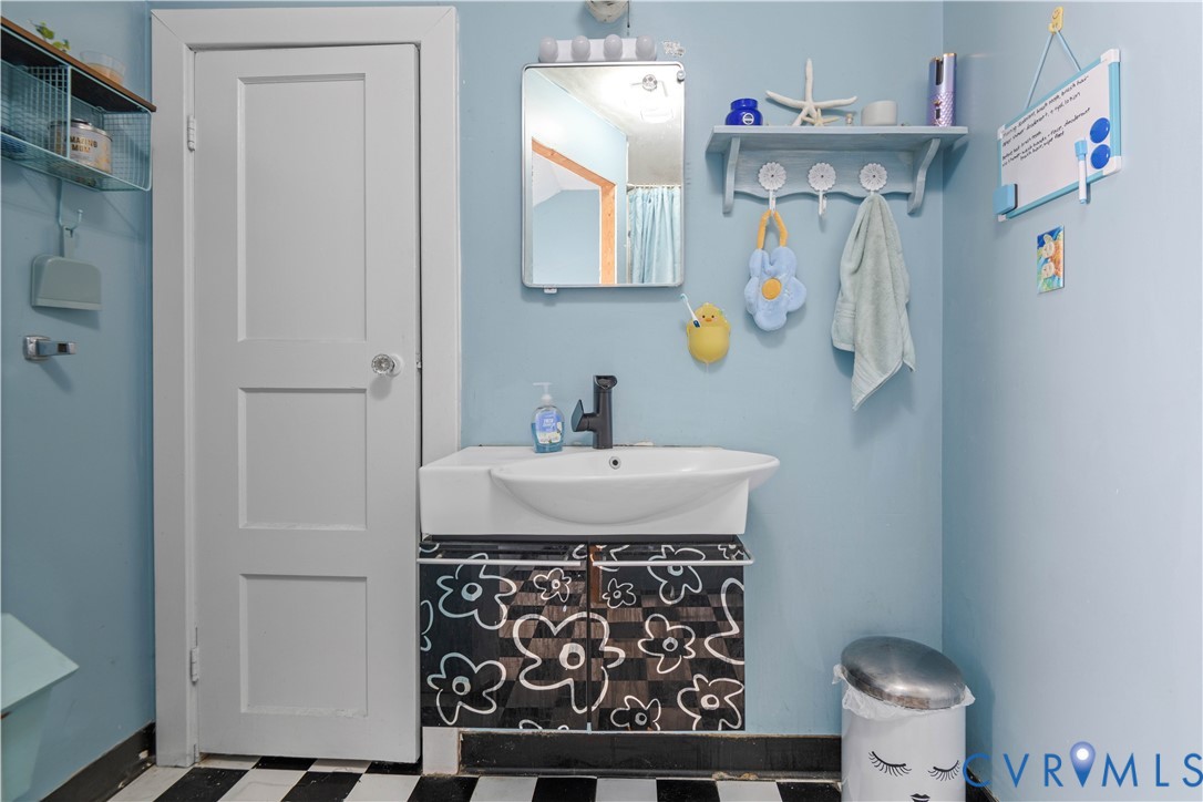 6243 Studley Road Mechanicsville, VA 23116 - Photo 42 of 65 a bathroom with a sink and a mirror