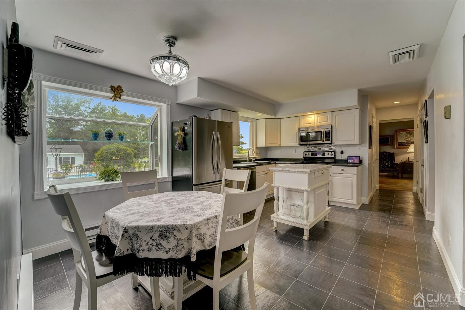 74 Rowland Road Cranbury, NJ 08512 - Photo 8 of 39