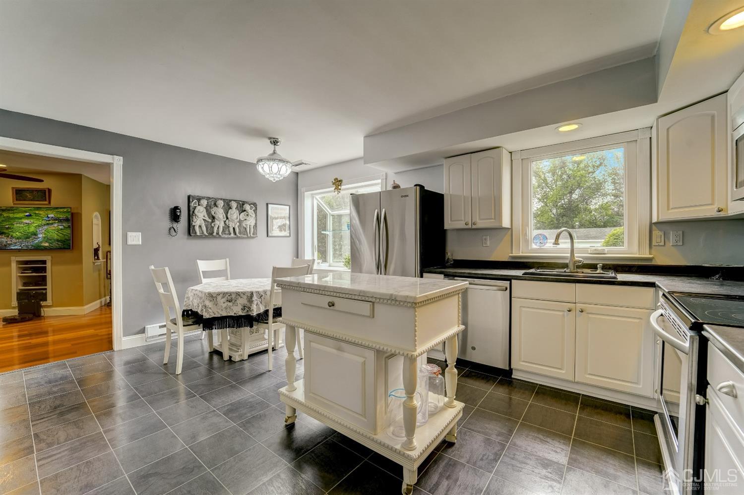 74 Rowland Road Cranbury, NJ 08512 - Photo 10 of 39