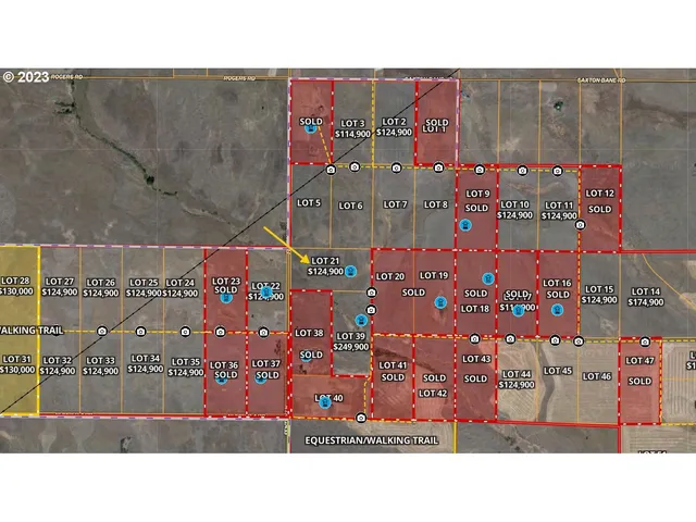 a black and white photo of a room