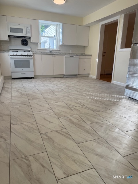 125 High Ridge Drive Bridgeport, CT 06606 - Photo 2 of 8