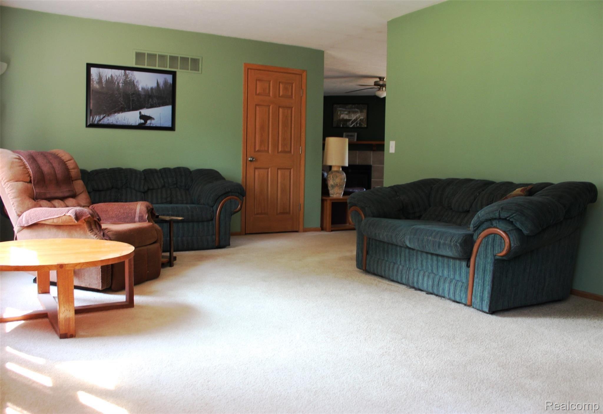 10144 West Allen Road Fowlerville, MI 48836 - Photo 12 of 36 family room.JPG