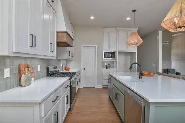 $831,775 | 24621 West 60th Street, Shawnee, KS 66226