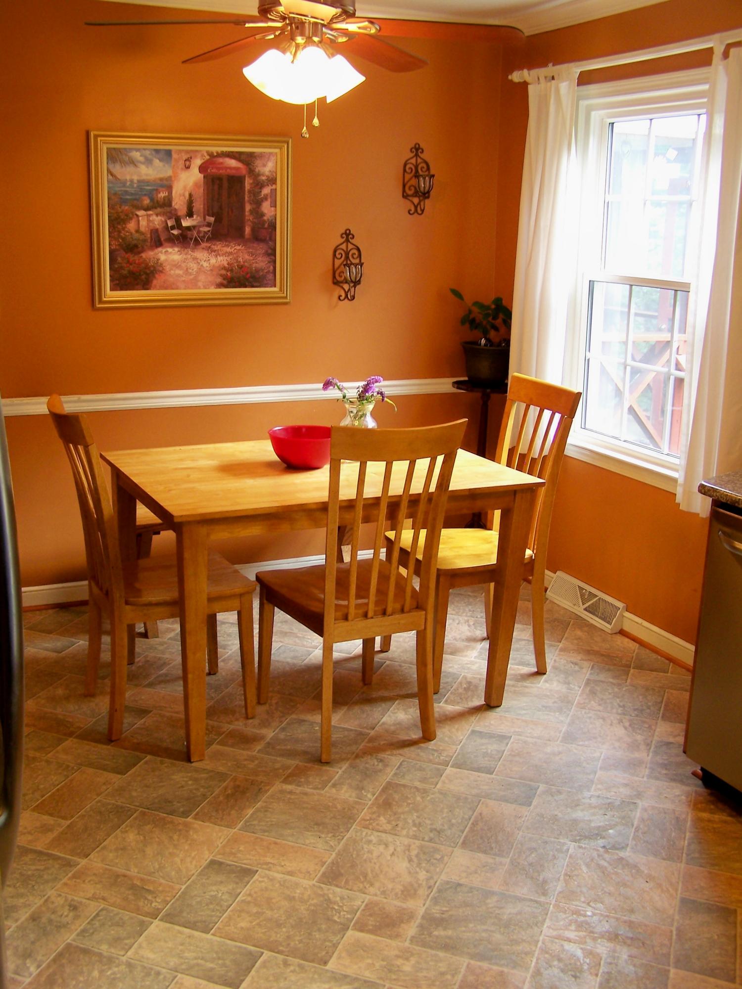 3260 Longhorn Road Roanoke, VA 24018 - Photo 17 of 41 Roomy Eat-in Area