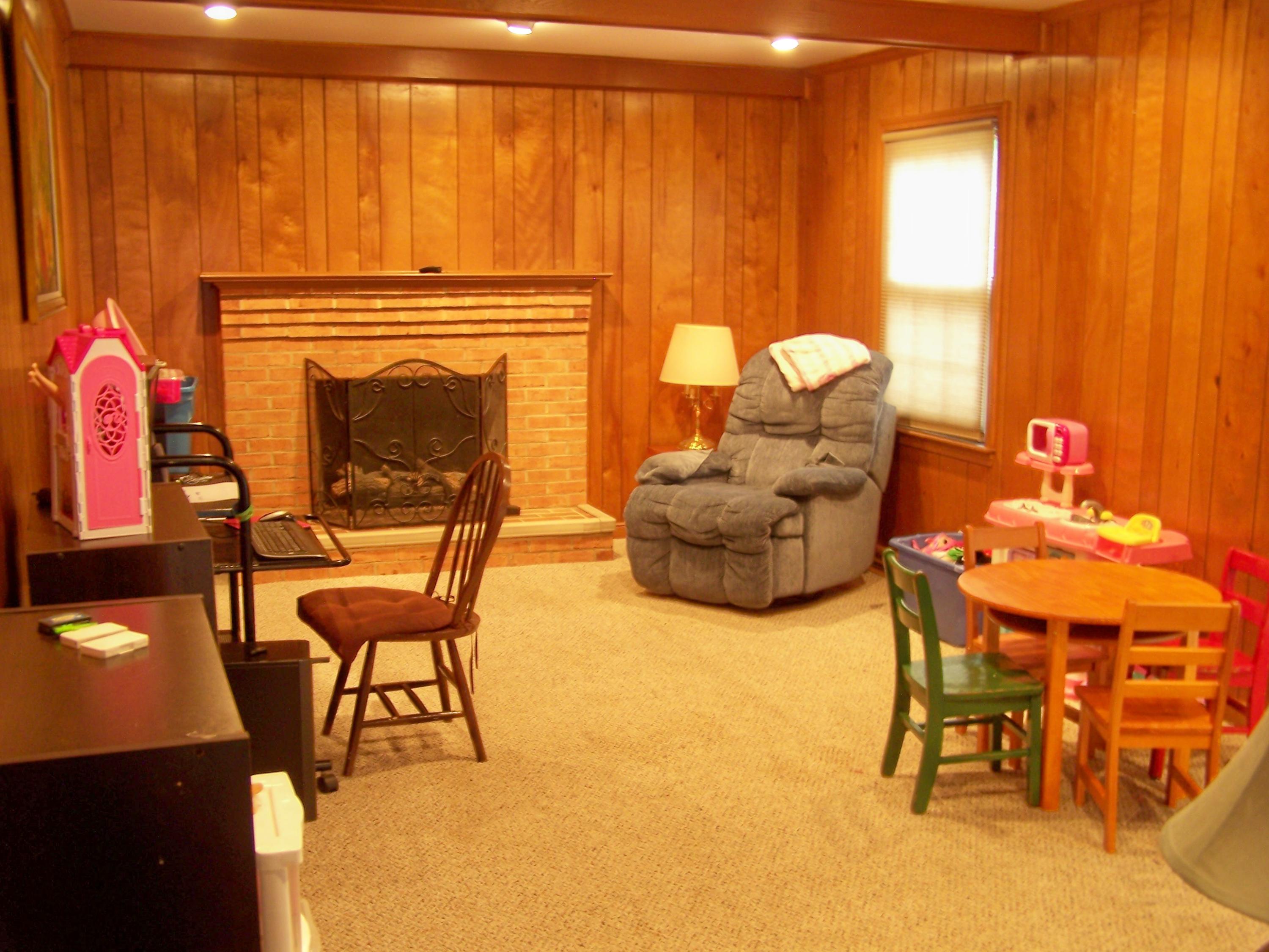 3260 Longhorn Road Roanoke, VA 24018 - Photo 19 of 41 Family Room w/ Fireplace