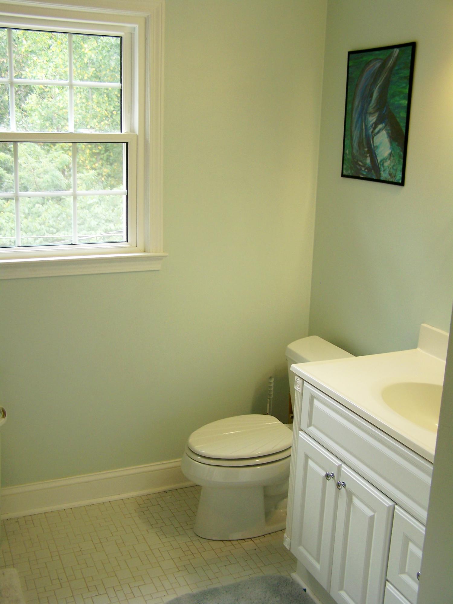 3260 Longhorn Road Roanoke, VA 24018 - Photo 34 of 41 2nd Full Bathroom in Hallway