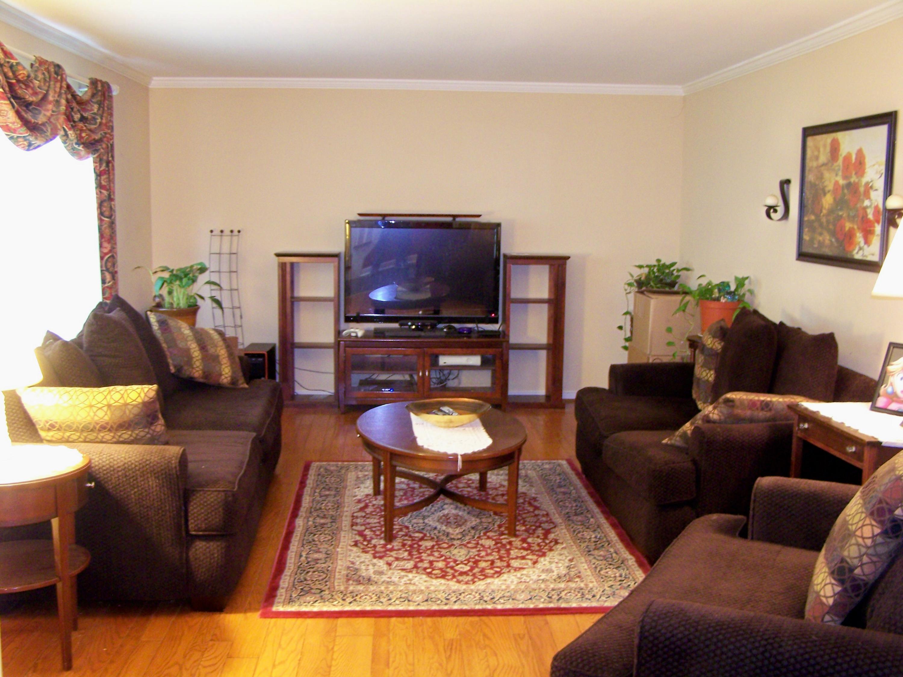 3260 Longhorn Road Roanoke, VA 24018 - Photo 8 of 41 Spacious Living Room w/ HW Floors
