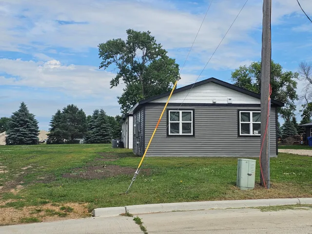 $54,000 | 201 10th Avenue Southeast, Pipestone, MN 56164