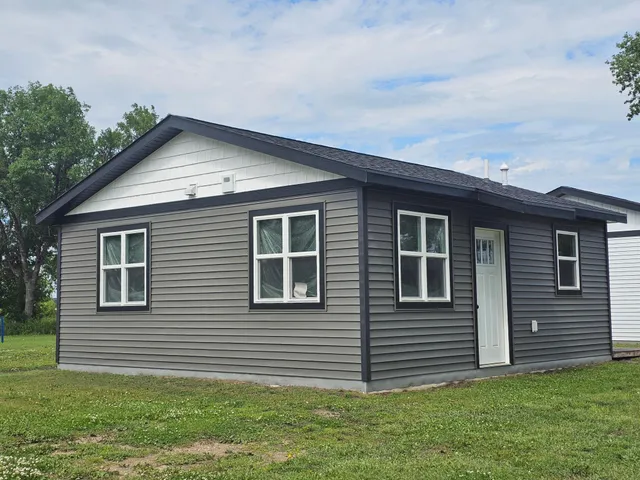 $54,000 | 201 10th Avenue Southeast, Pipestone, MN 56164