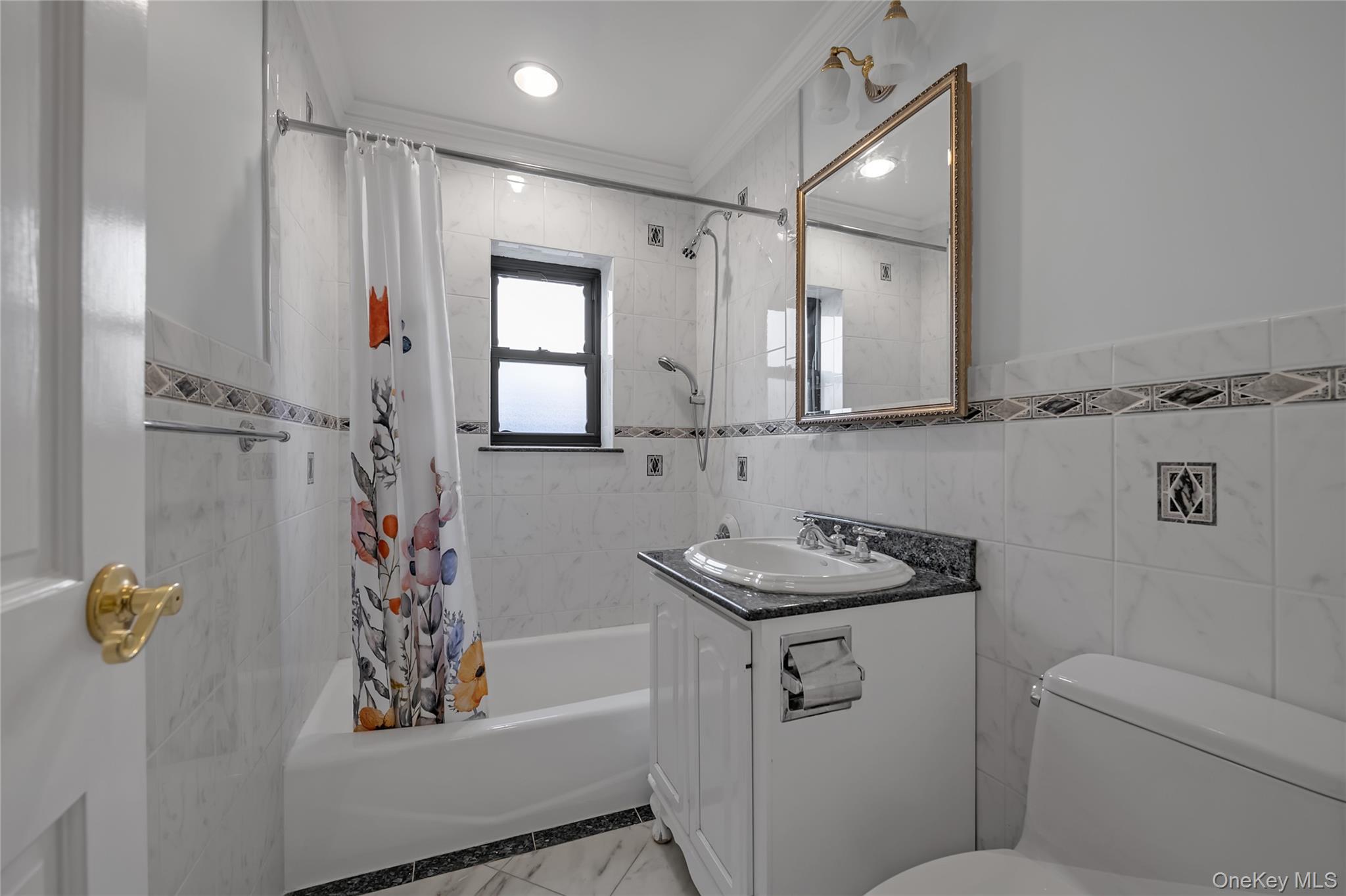 20 Canterbury Road, Unit 2C Great Neck, NY 11021 - Photo 14 of 20