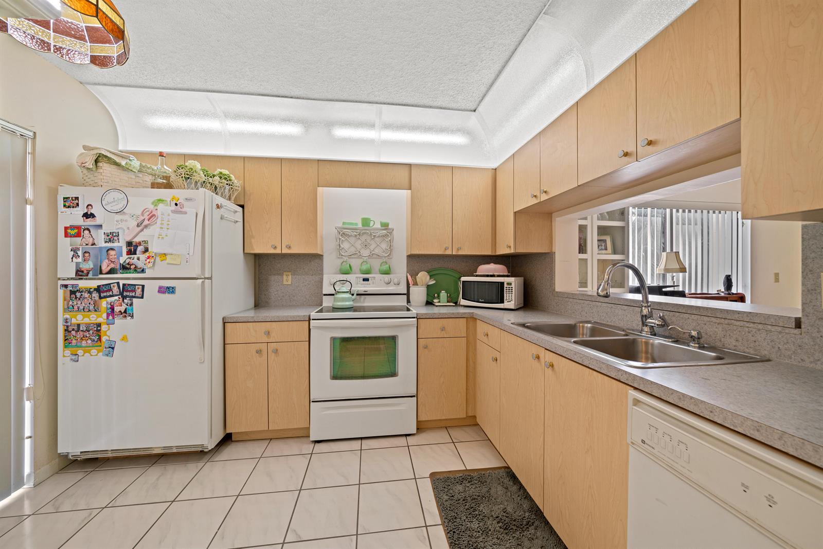 300 East Club Circle, Unit 110 Boca Raton, FL 33487 - Photo 4 of 18 Gallery Image 4
