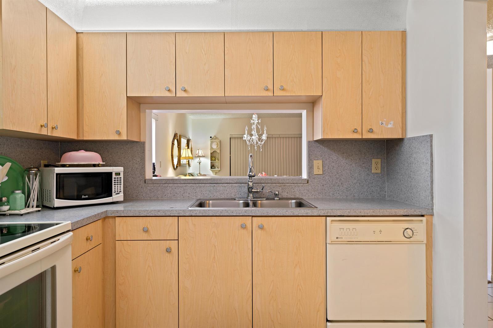 300 East Club Circle, Unit 110 Boca Raton, FL 33487 - Photo 5 of 18 Gallery Image 5