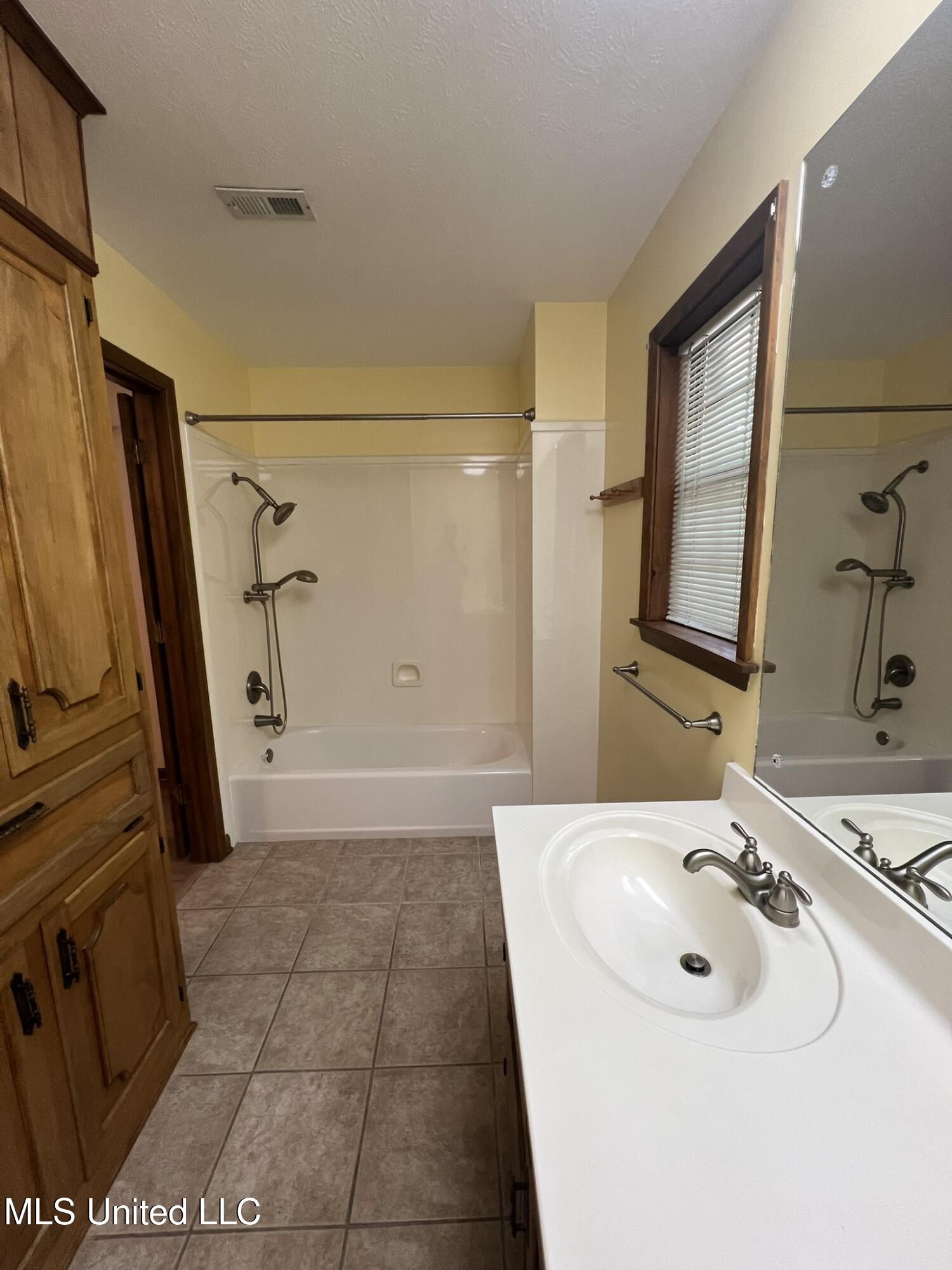 1462 Bridgers Drive Raymond, MS 39154 - Photo 23 of 37 M Bath