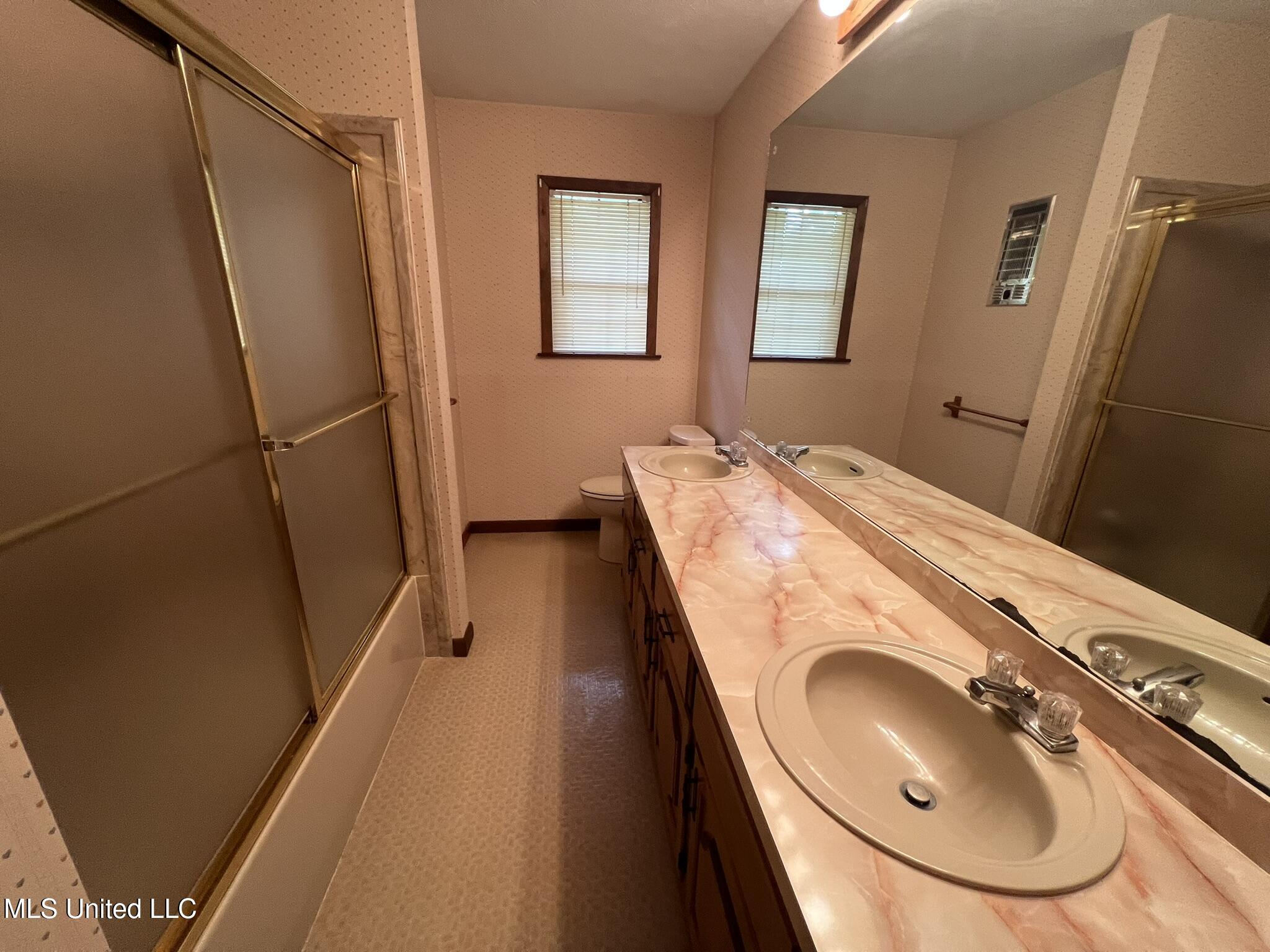 1462 Bridgers Drive Raymond, MS 39154 - Photo 26 of 37 Guest Bath 2