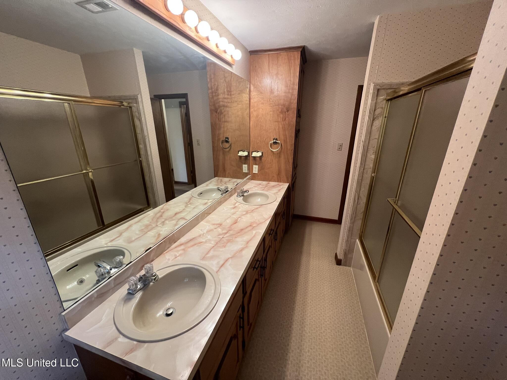 1462 Bridgers Drive Raymond, MS 39154 - Photo 27 of 37 Guest Bath 3