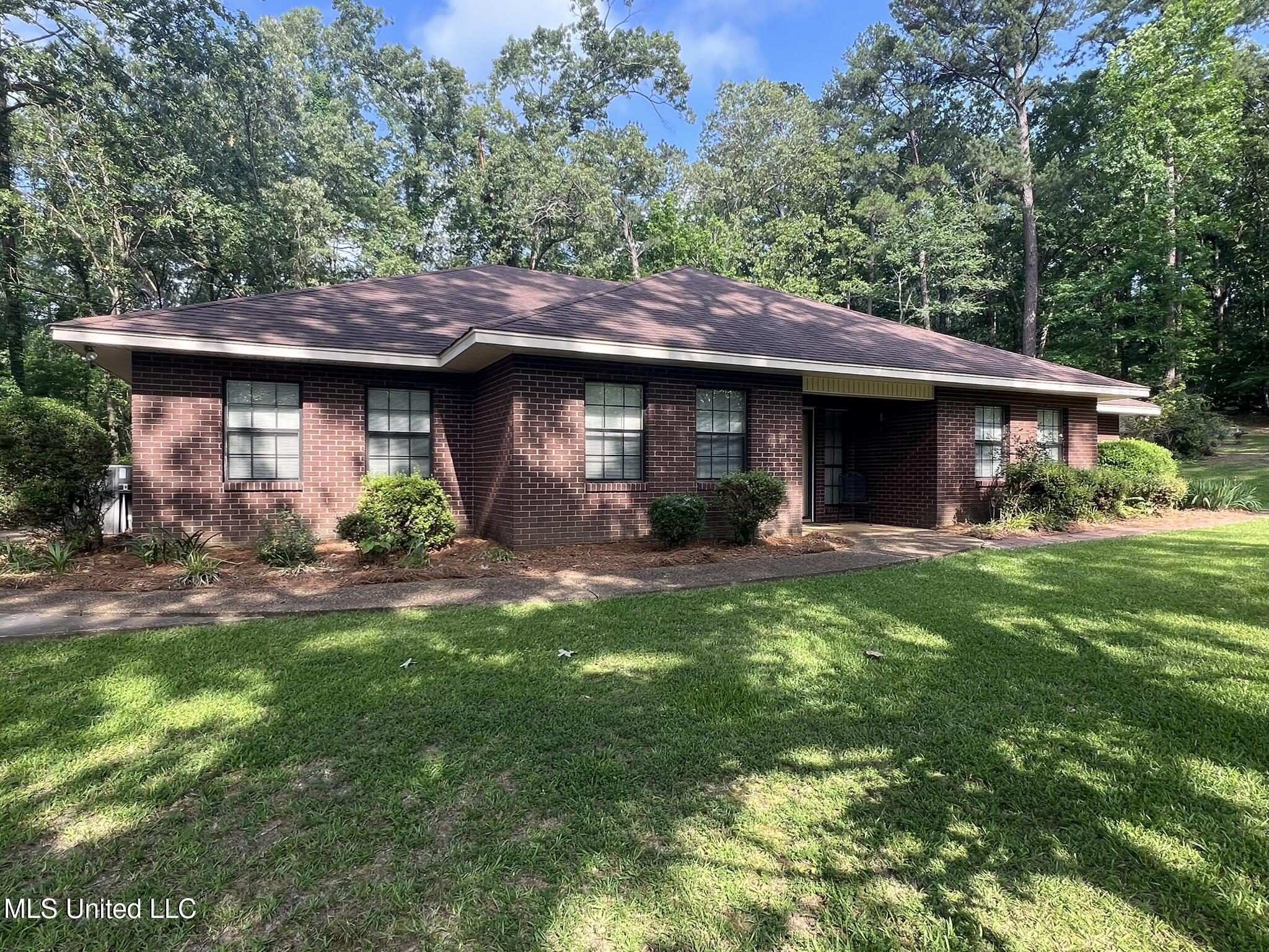 1462 Bridgers Drive Raymond, MS 39154 - Photo 3 of 37 Front 2