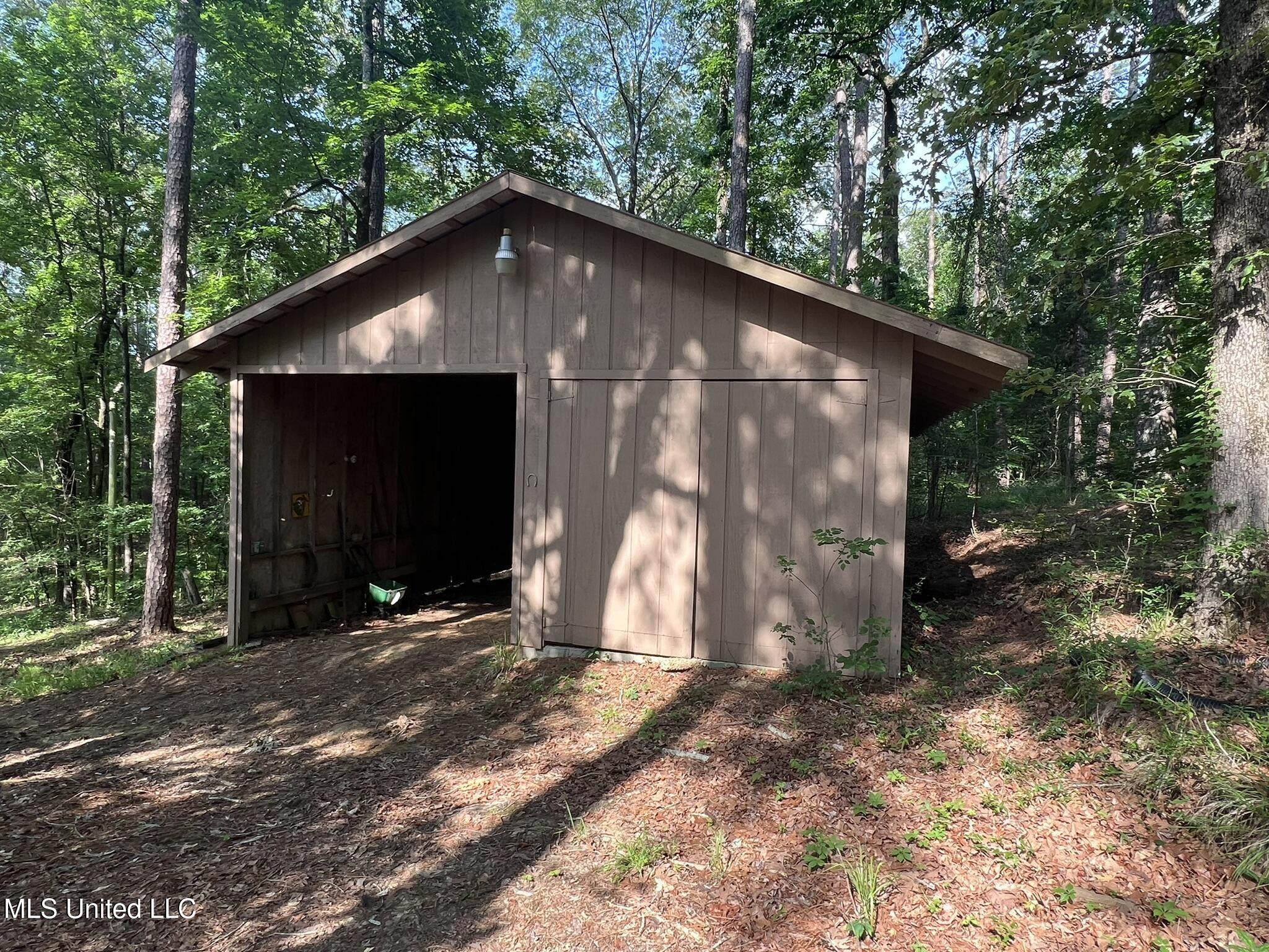 1462 Bridgers Drive Raymond, MS 39154 - Photo 35 of 37 Shop