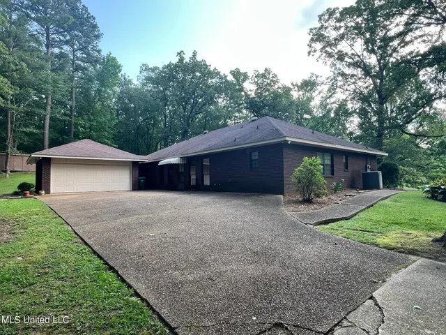 $315,000 | 1462 Bridgers Drive, Raymond, MS 39154