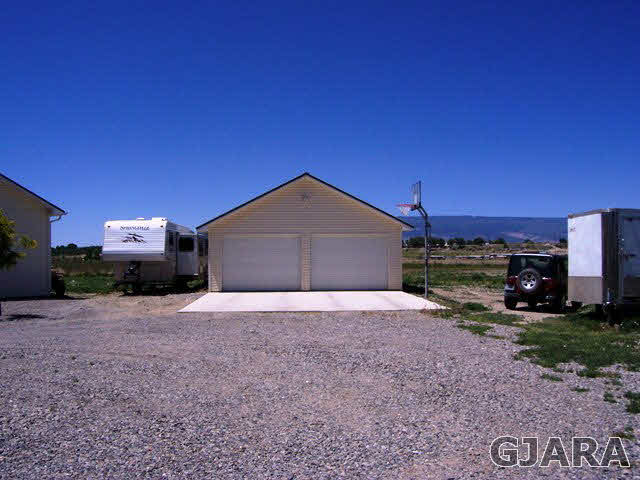 4419 1900th Road Delta, CO 81416 - Photo 7 of 13 a big house with a yard