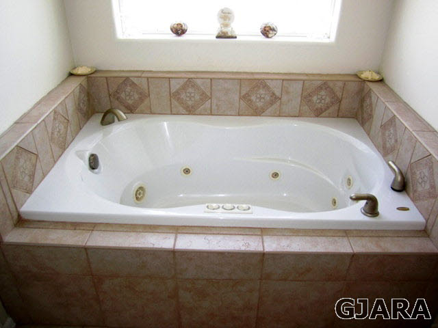 4419 1900th Road Delta, CO 81416 - Photo 10 of 13 a bathroom with a bathtub