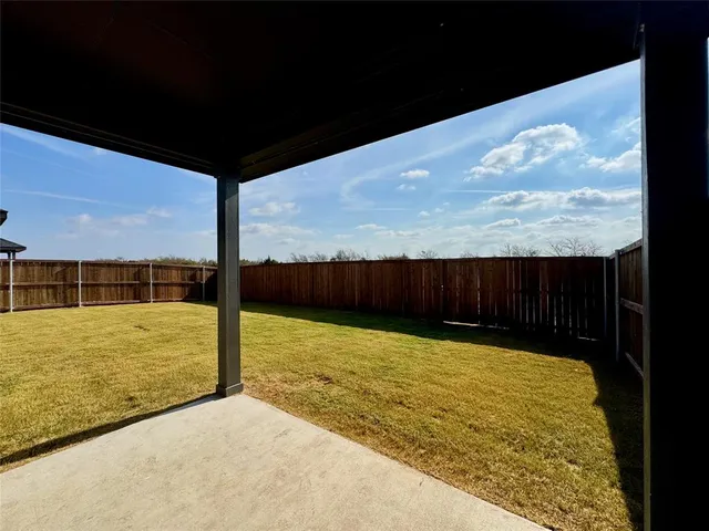 a view of an outdoor space