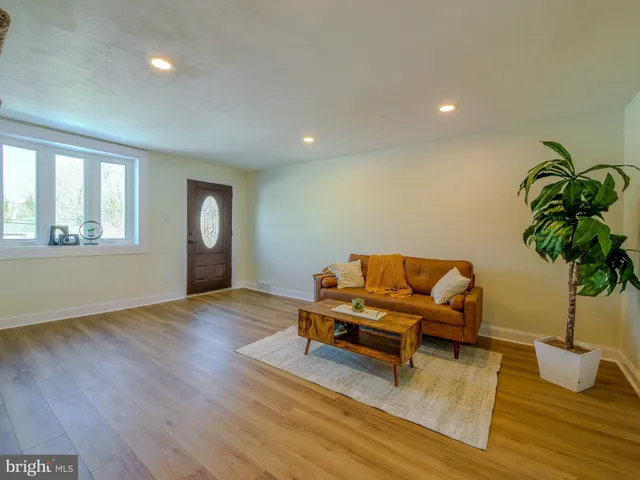 $239,000 | 520 Rively Avenue, Glenolden, PA 19036