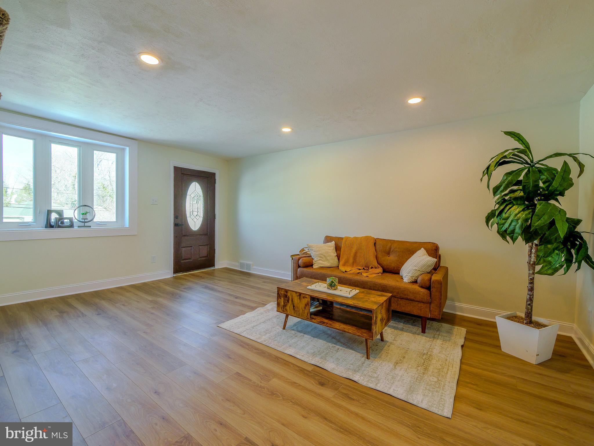 520 Rively Avenue Glenolden, PA 19036 - Photo 4 of 39