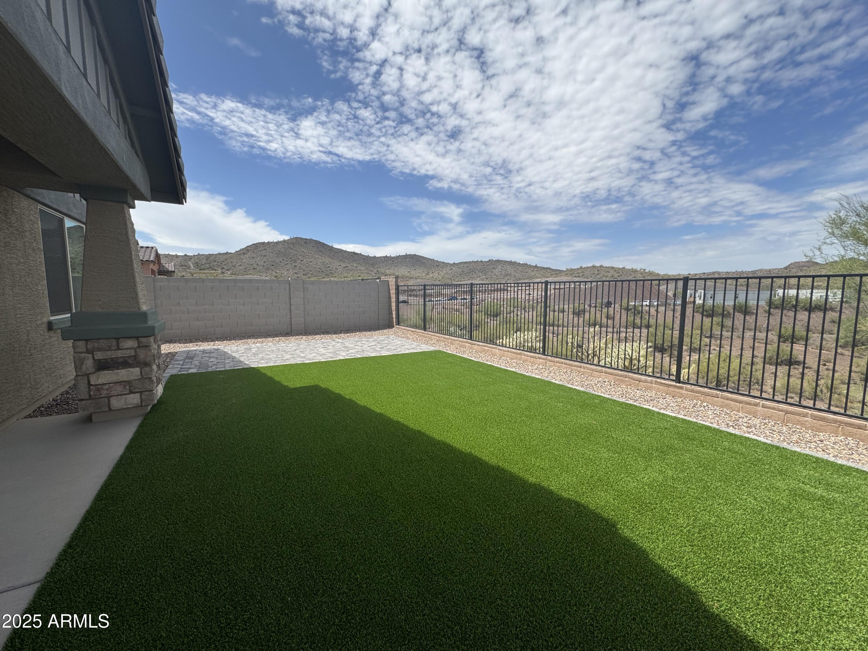 13420 West Eagle Feather Road Peoria, AZ 85383 - Photo 20 of 23 a view of a backyard with a garden