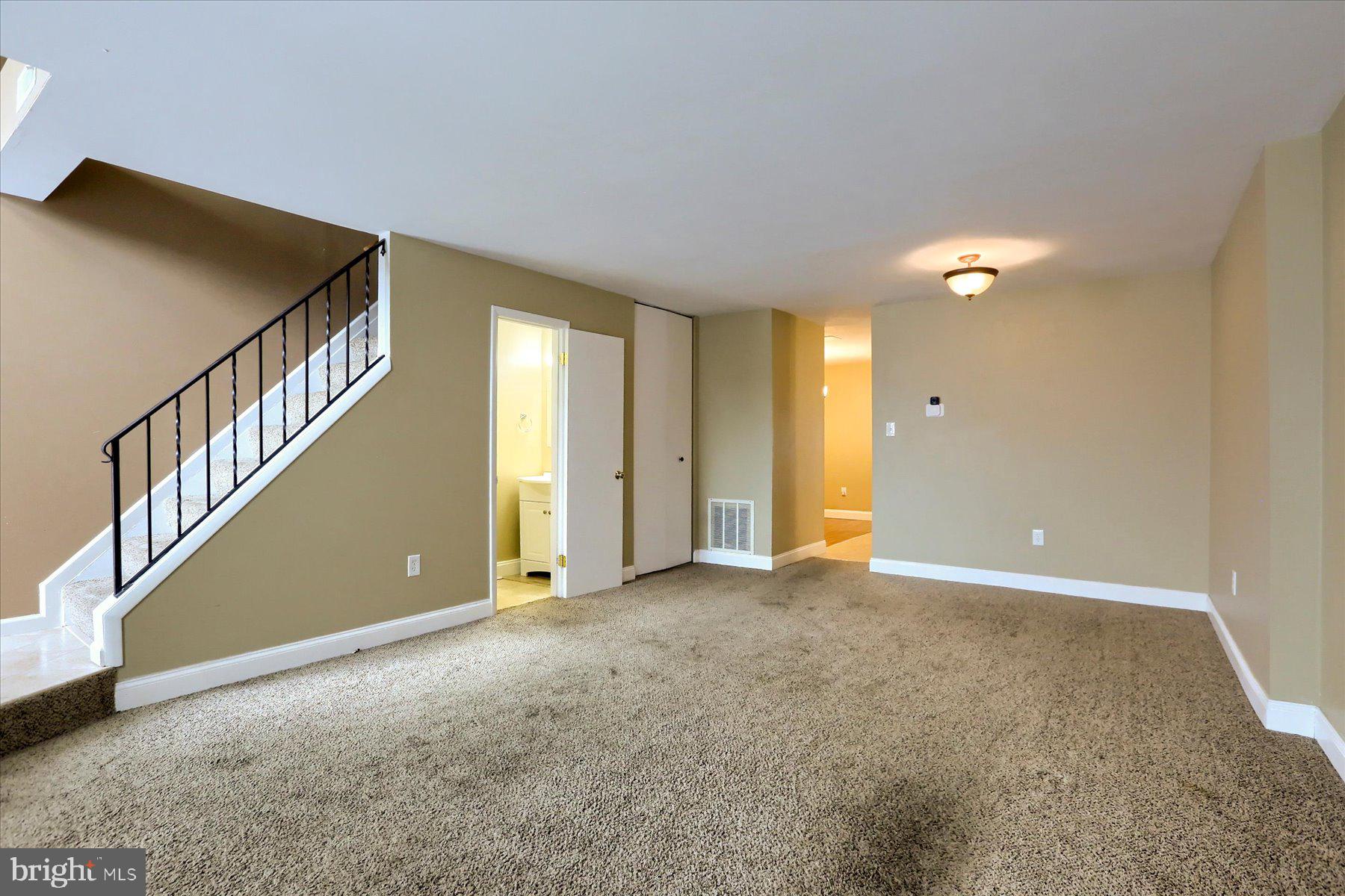 656 Lopax Road Harrisburg, PA 17112 - Photo 6 of 27