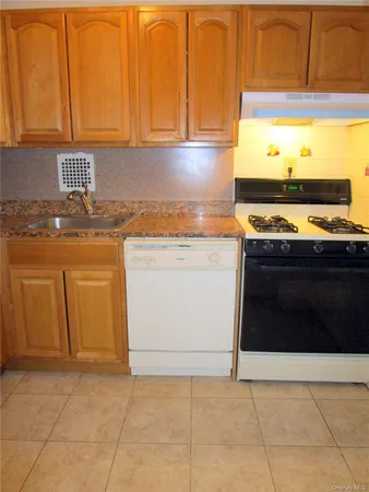 $2,350 | 680 North Terrace Avenue, Unit 2D, Mount Vernon, NY 10552