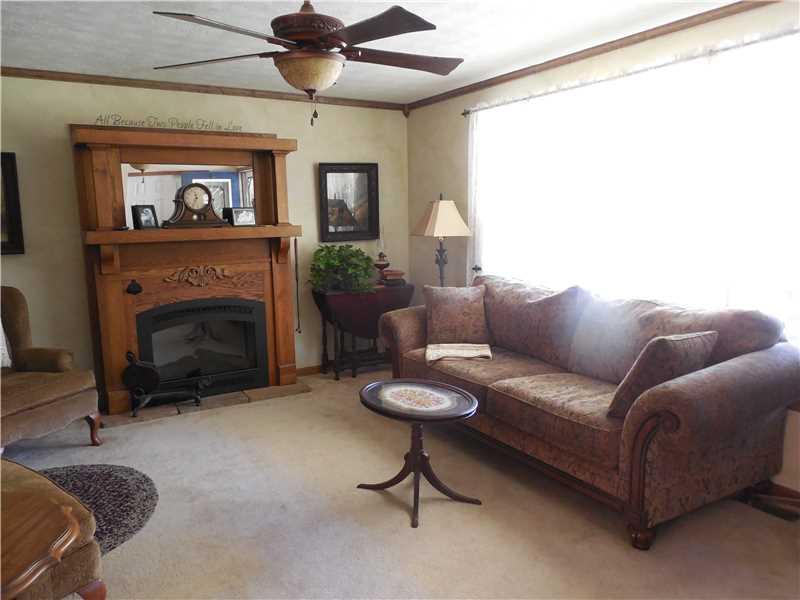 1830 Shady Plain Road Apollo, PA 15613 - Photo 5 of 16 Living Room.