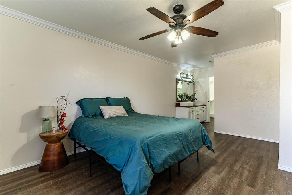 505 Meadow Ridge Drive Cedar Hill, TX 75104 - Photo 16 of 32 a bedroom with a bed and a table