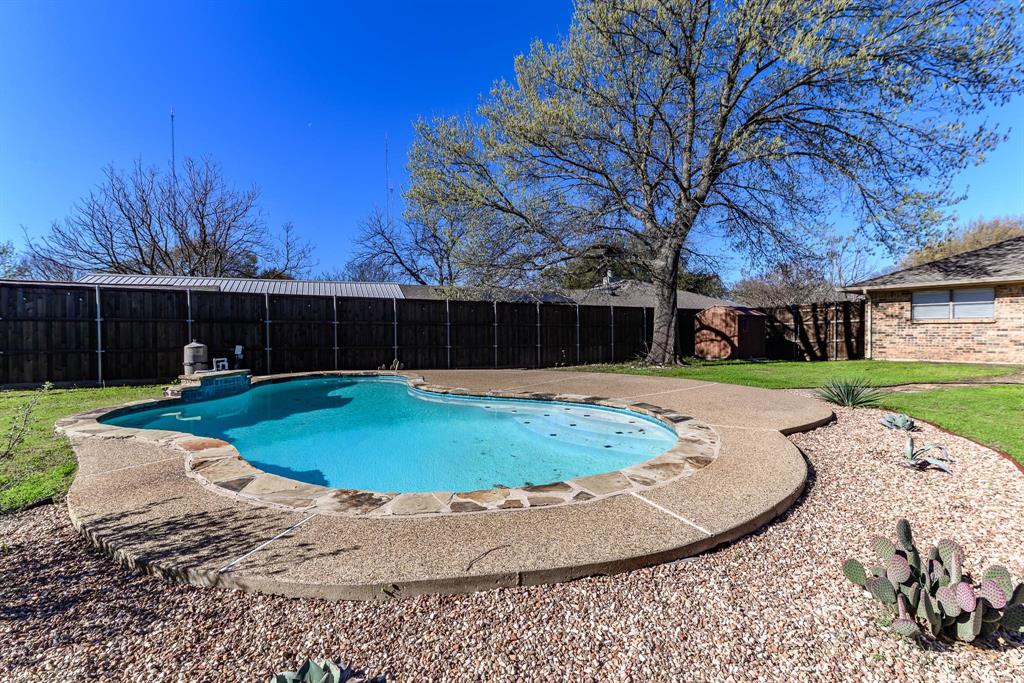 505 Meadow Ridge Drive Cedar Hill, TX 75104 - Photo 28 of 32 front view of a house with a yard