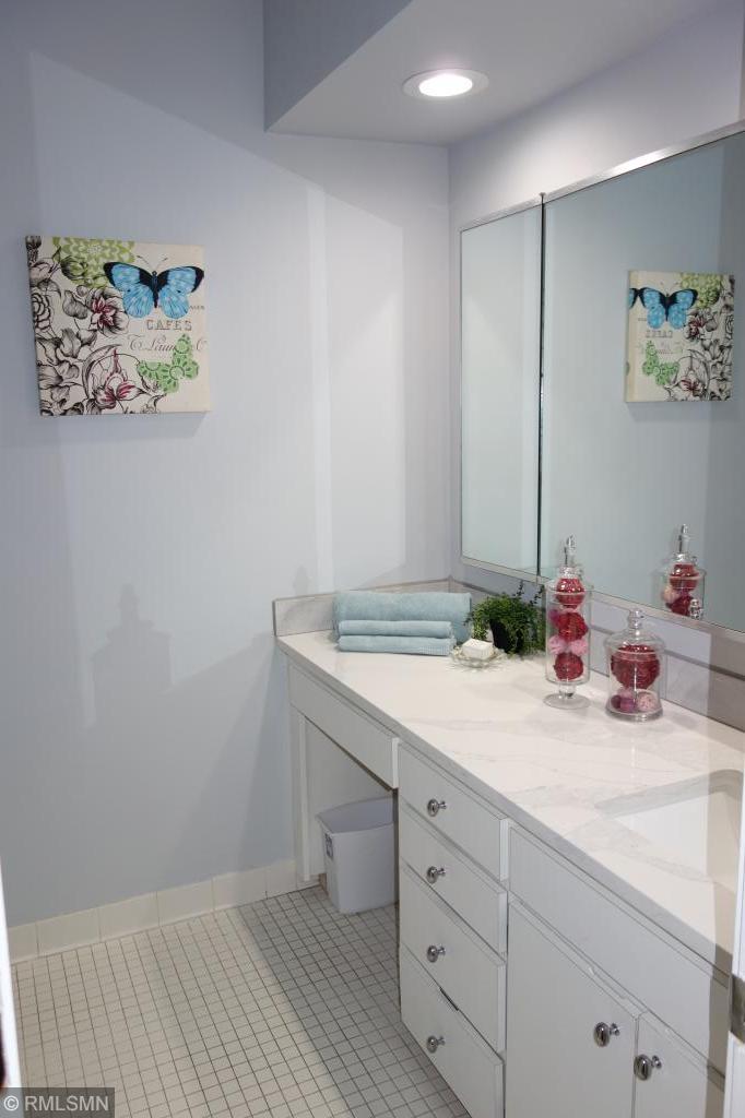 3412 Oak Ridge Road, Unit 104 Minnetonka, MN 55305 - Photo 11 of 25 Gallery Image 11