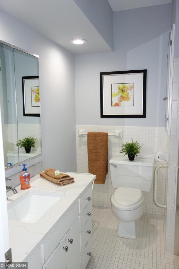 3412 Oak Ridge Road, Unit 104 Minnetonka, MN 55305 - Photo 15 of 25 Gallery Image 15