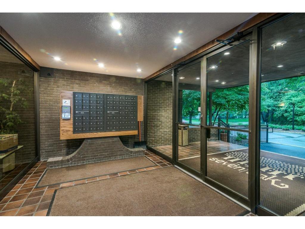 3412 Oak Ridge Road, Unit 104 Minnetonka, MN 55305 - Photo 20 of 25 Gallery Image 20