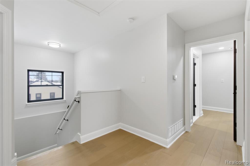 23708 Lexington Avenue Eastpointe, MI 48021 - Photo 19 of 33