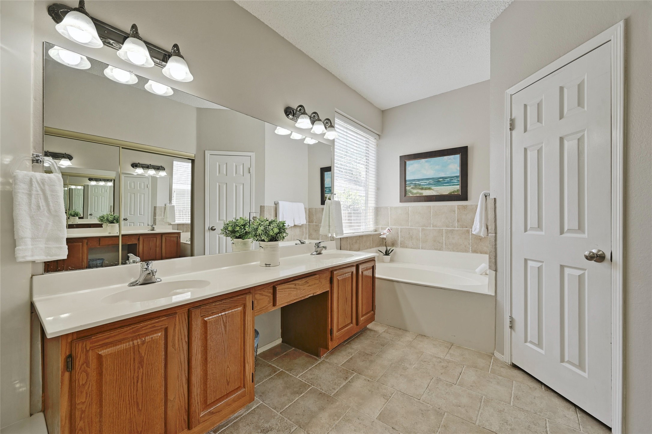 10906 Redgate Lane Austin, TX 78739 - Photo 14 of 25 Large primary bath