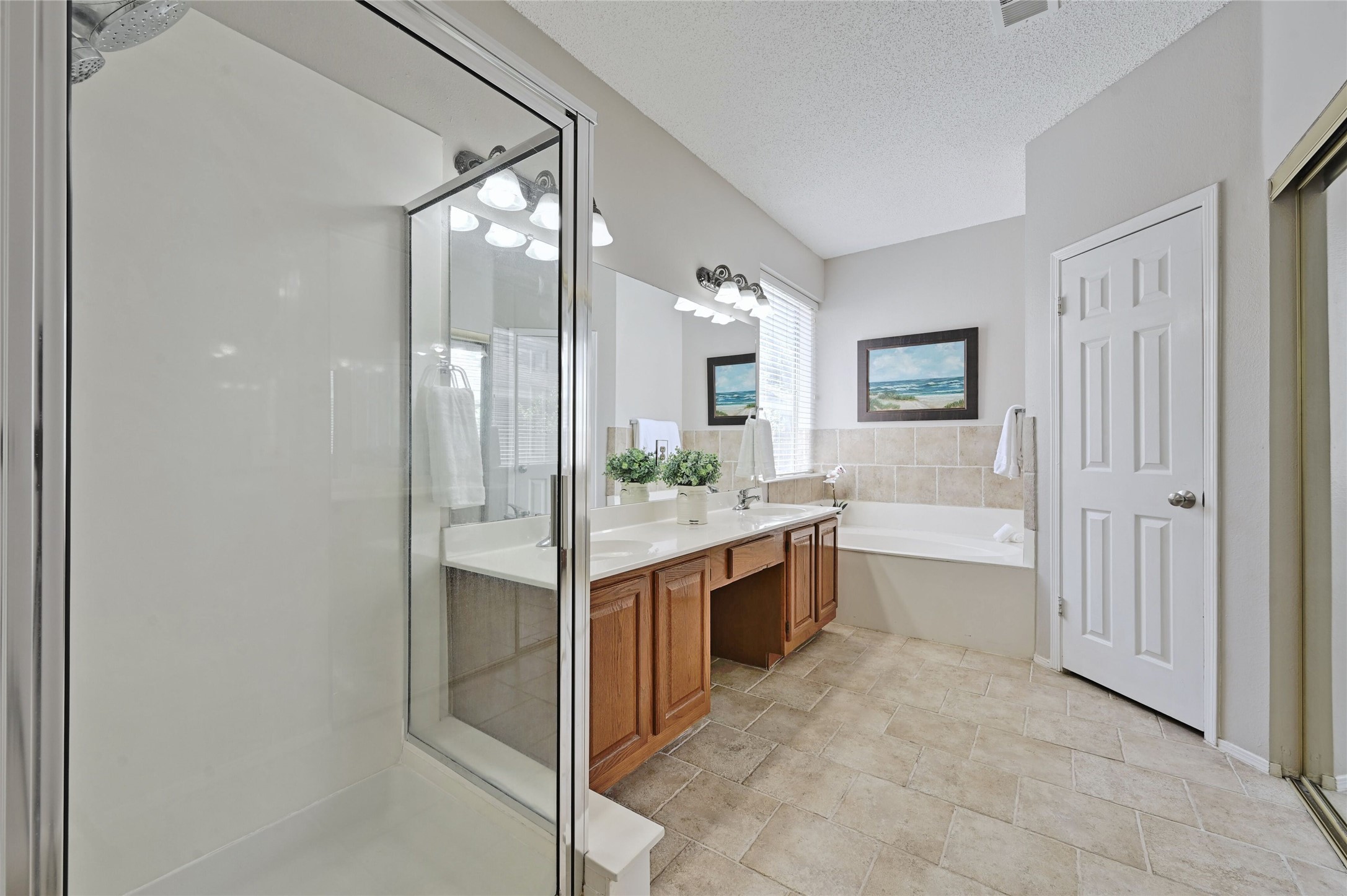 10906 Redgate Lane Austin, TX 78739 - Photo 15 of 25 Large primary bath