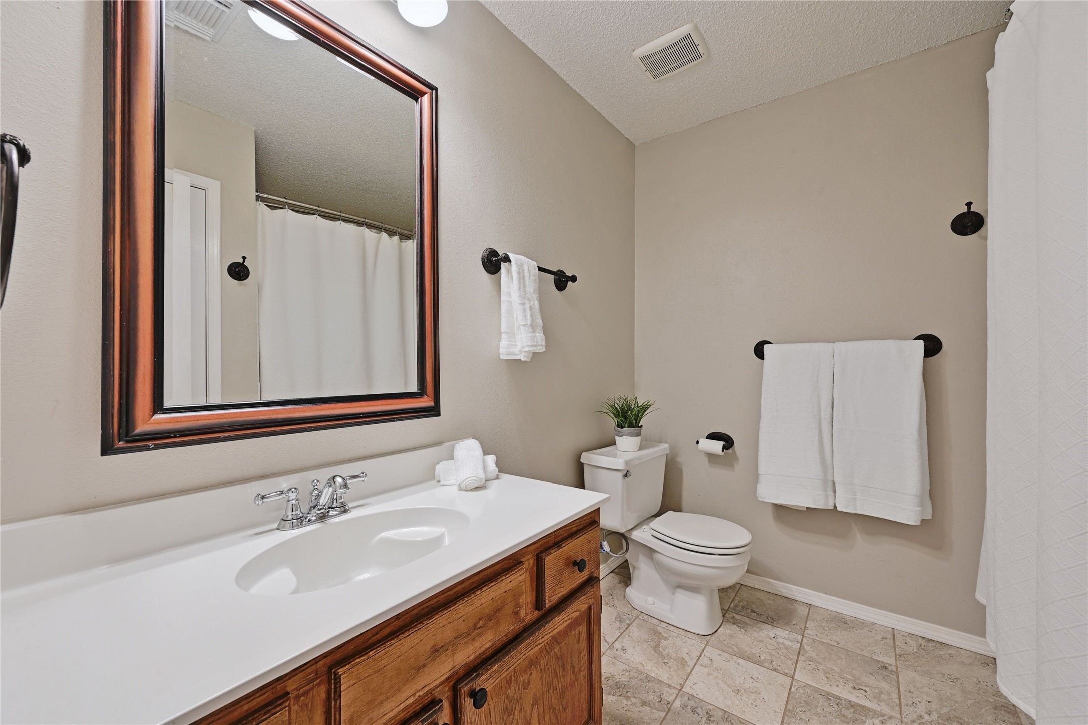 10906 Redgate Lane Austin, TX 78739 - Photo 20 of 25 Full bathroom