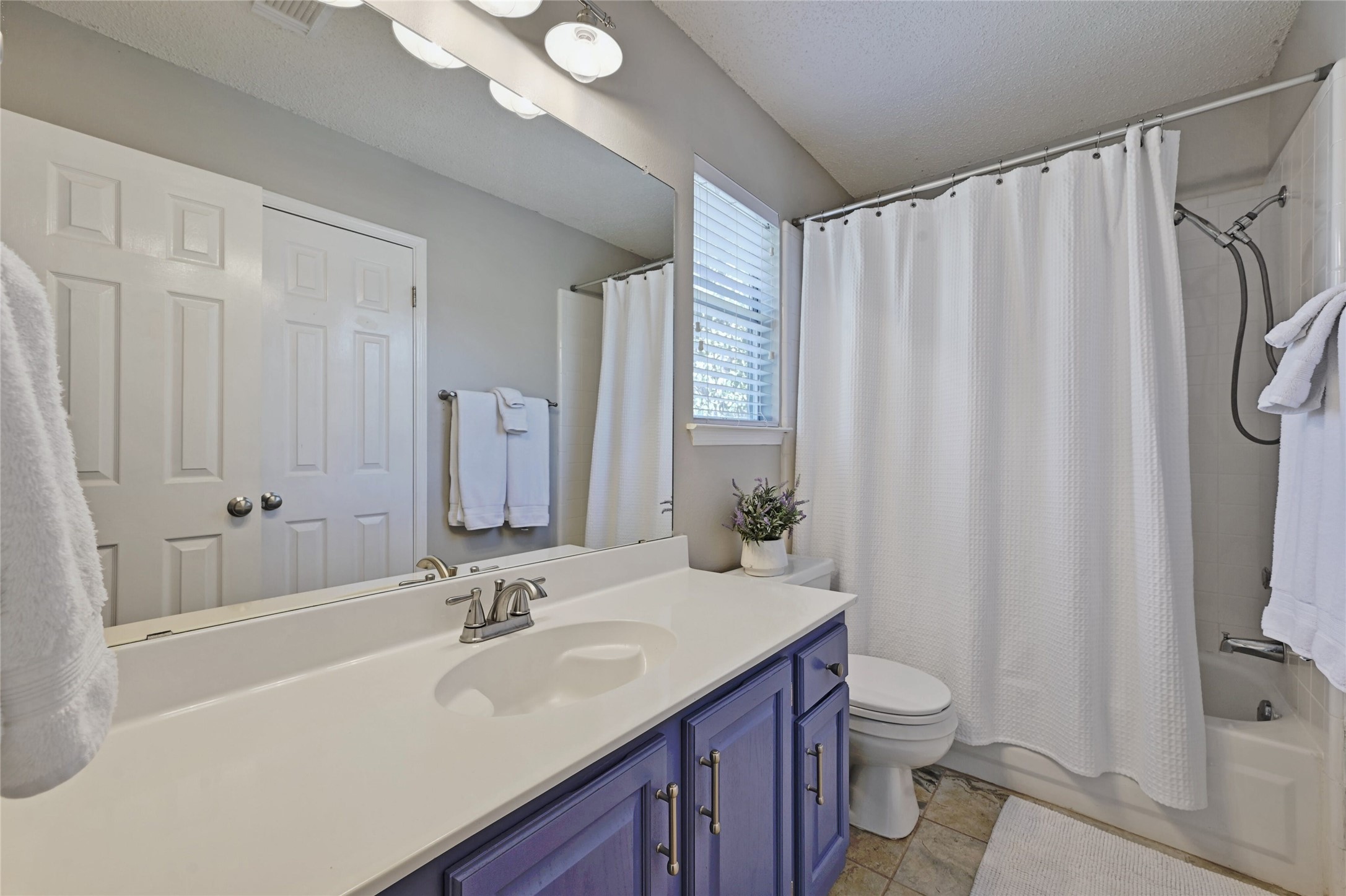10906 Redgate Lane Austin, TX 78739 - Photo 24 of 25 en-suite bathroom