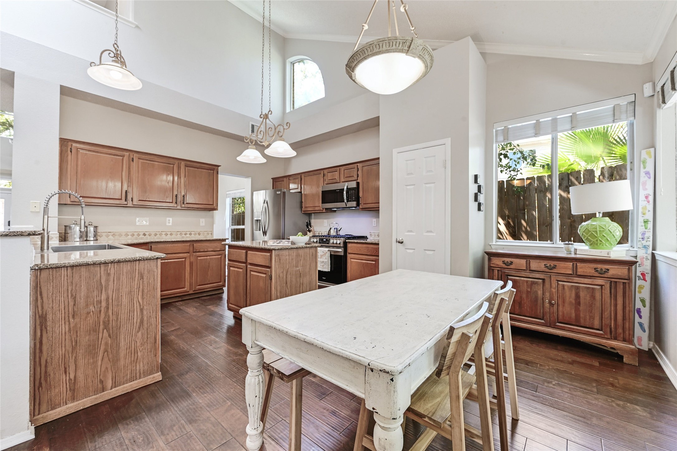 10906 Redgate Lane Austin, TX 78739 - Photo 9 of 25 Breakfast area