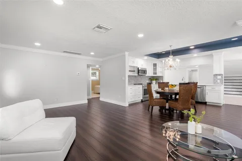 $885,000 | 427 Villa Grande Avenue South, St. Petersburg, FL 33707