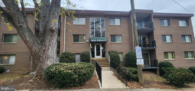 $2,200 | 1600 Renate Drive, Unit T1, Woodbridge, VA 22192