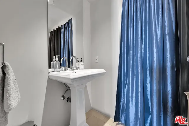 $1,495,000 | 1155 North La Cienega Boulevard, Unit 702, West Hollywood, CA 90069