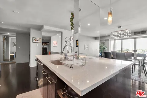 $1,495,000 | 1155 North La Cienega Boulevard, Unit 702, West Hollywood, CA 90069