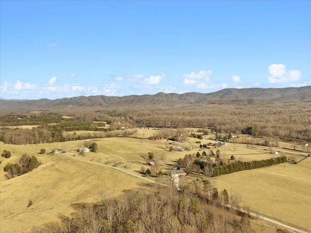 $1,299,950 | 360 Maple Ridge Lane, Fincastle, VA 24090