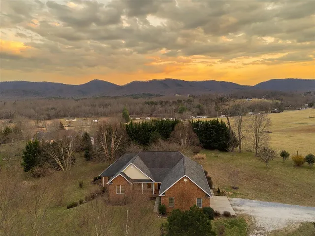 $1,299,950 | 360 Maple Ridge Lane, Fincastle, VA 24090